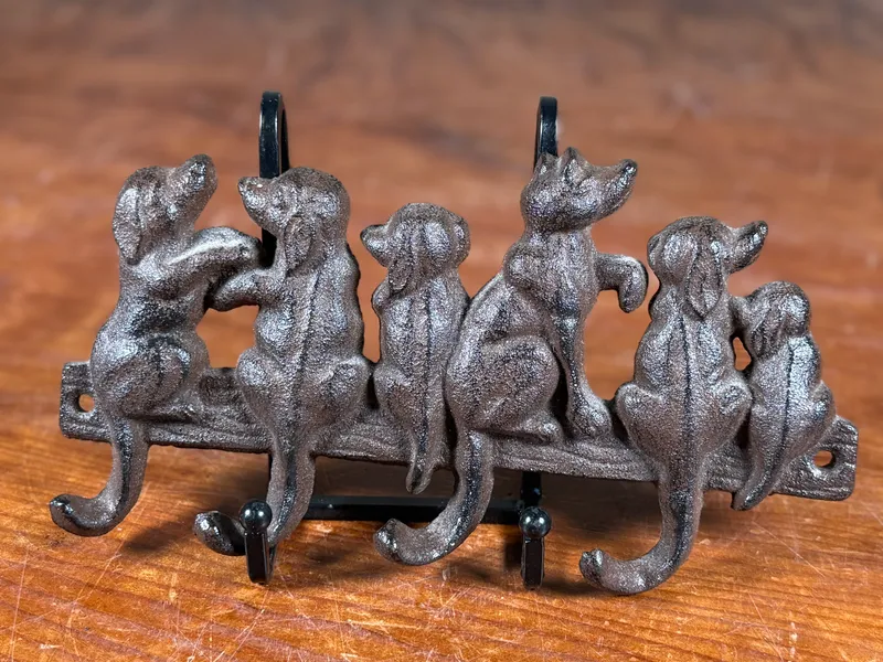 CAST IRON "DOG FAMILY" WALL HOOK RACK from auction in Salem, Oregon — image 5