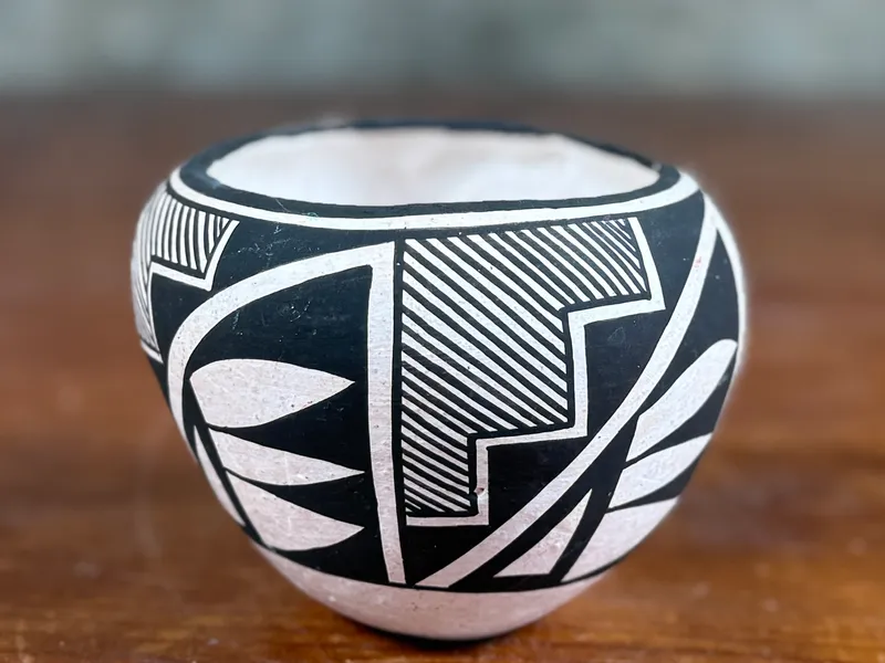 LELAND VALLO, ACOMA POT from auction in Salem, Oregon — image 28