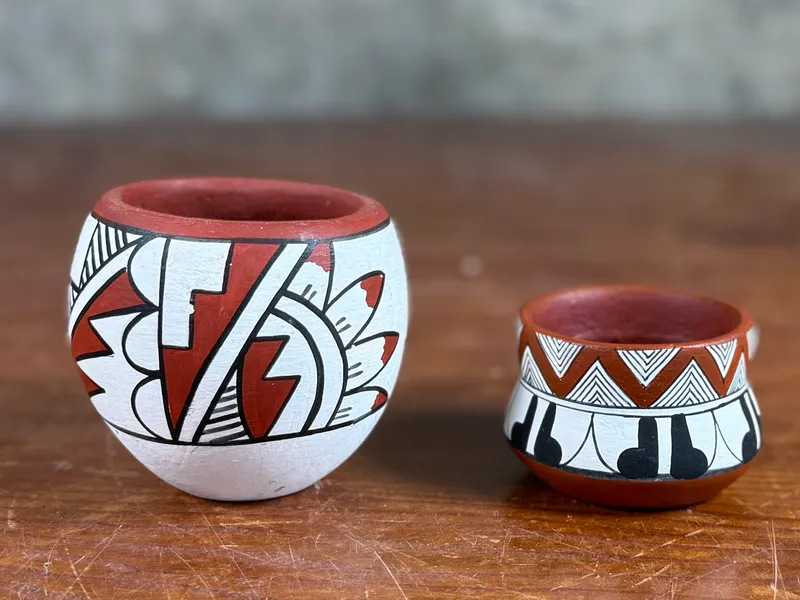 PAIR OF SIGNED NATIVE AMERICAN CLAY POTS from auction in Salem, Oregon — image 6
