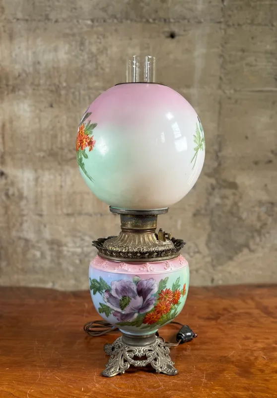 VICTORIAN-ERA BANQUET OIL LAMP WITH CONVERSION from auction in Salem, Oregon — image 22