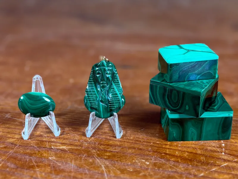 MALACHITE TRINKET BOXES, PENDANT, & CABOCHON from auction in Salem, Oregon — image 10