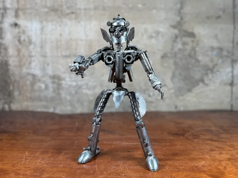 ROBOT "BATTLE DROID" SCULPTURE from auction in Salem, Oregon — image 15