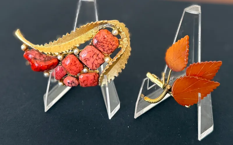 PAIR OF VINTAGE BROOCHES from auction in Salem, Oregon — image 19