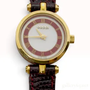 Vintage Gucci 2000L Maroon Enamel and Gold Tone Ladies Wristwatch