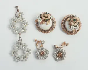 THREE PAIRS OF COSTUME JEWELRY EARRINGS.