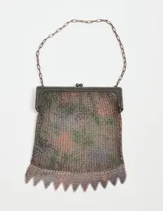 ART DECO CHAIN PURSE.