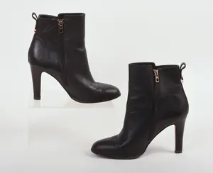 COACH LEATHER BOOTS, SIZE 8.