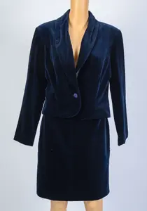 LAURA ASHLEY WOMEN'S JACKET AND PENCIL SKIRT.