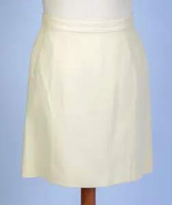CHANEL BOUTIQUE SKIRT IN WHITE, SIZE 44.