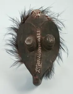 AFRICAN CARVED WOODEN MASK.