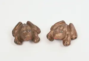 PAIR OF MID CENTURY BRASS FROGS.