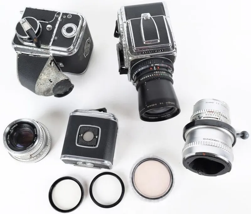 HASSELBLAD CAMERAS LOT 2 BODY 3 MAGS 3 LENS +MORE from auction in Tallahassee, Florida — image 44