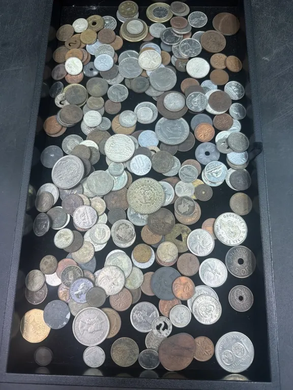 Foreign Money from auction in Orange Cit y, Florida — image 31