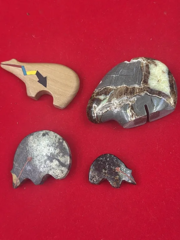 4 Navajo Bear Fetishes from auction in Orange Cit y, Florida — image 32