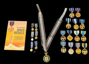 NASA Space Medals with Distinguished Service-Type