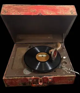 WWII USAAF Nurse Phonola Record Player