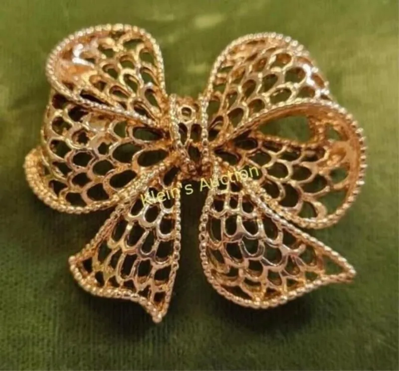 Napier vintage gold tone bow brooch from auction in wilmington , North Carolina — image 42
