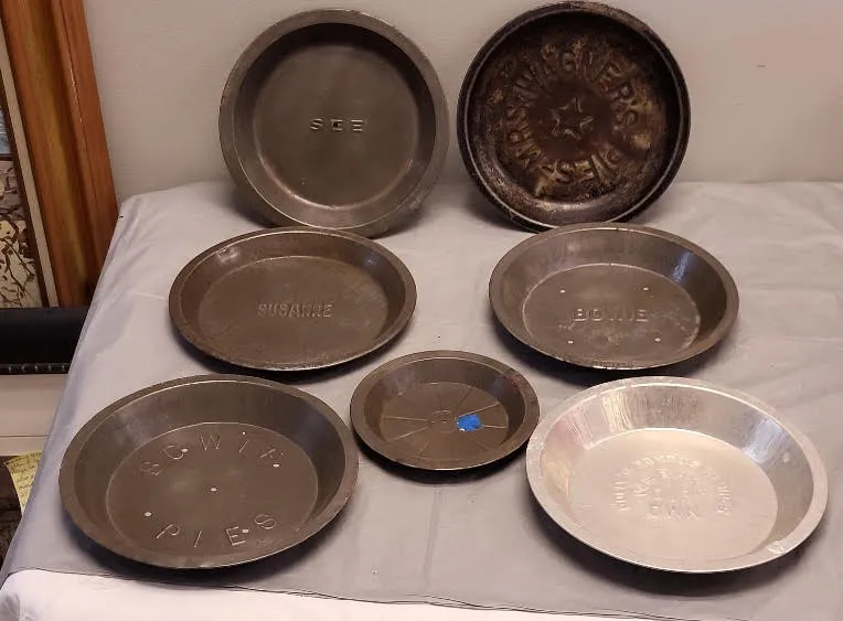 antique pie tins many great names 7 x bid from auction in wilmington , North Carolina — image 20