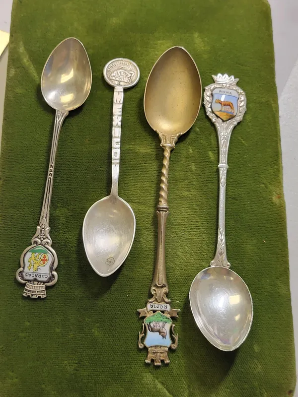 lot of 4 coin silver spoons souvenir 4 x bid from auction in wilmington , North Carolina — image 38