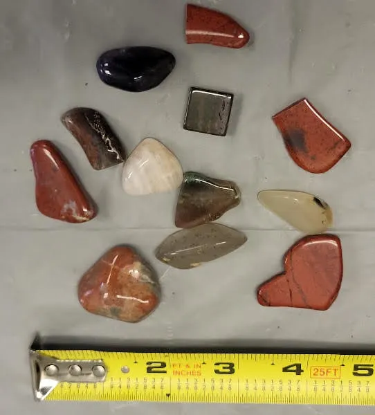 gemstone lot 432 Carats amethyst, desert jasper, petrified wood & from auction in wilmington , North Carolina — image 45