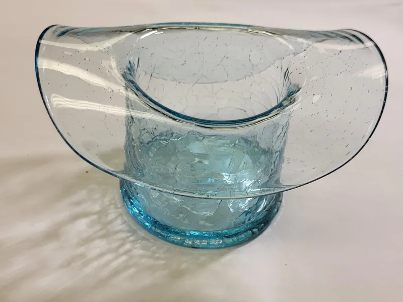 vtg ice blue crackle glass hat vase mint!      from auction in wilmington , North Carolina — image 14