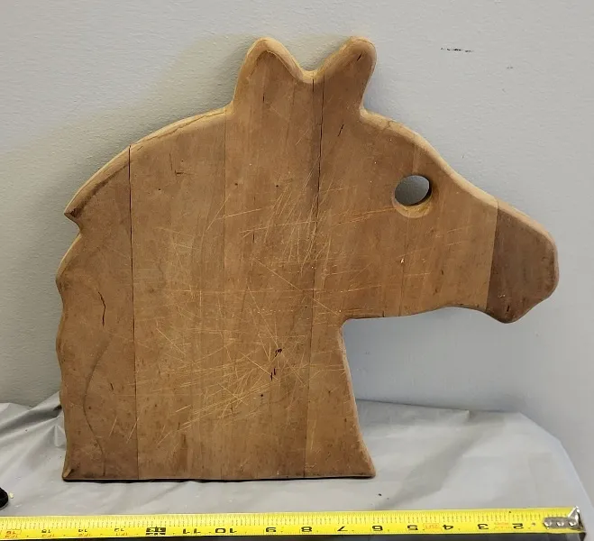 rare horse shape cutting board /cheese board from auction in wilmington , North Carolina — image 41