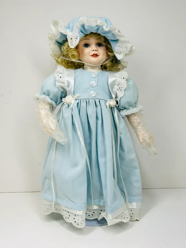 PARADISE GALLERIES ELIZABETH PORCELAIN DOLL, 1991 from auction in BETHESDA, Ohio — image 5