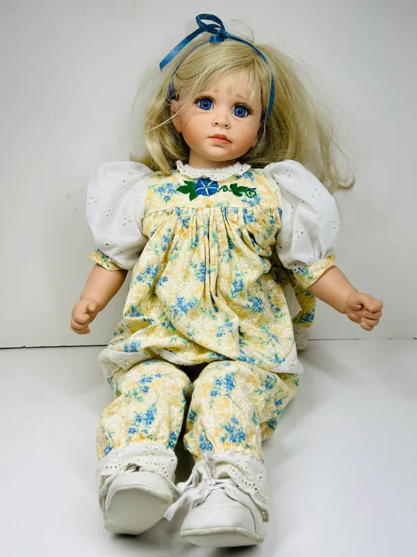 ROYAL VIENNA MCAFOOS VINYL DOLL 1998 from auction in BETHESDA, Ohio — image 10