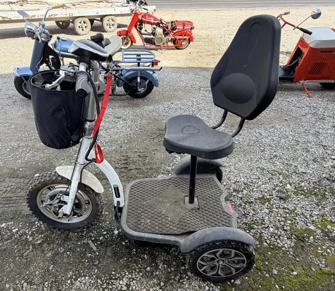 EUROSCOOTER ELECTRIC WITH CHARGER SWIVEL SEAT from auction in BETHESDA, Ohio — image 29