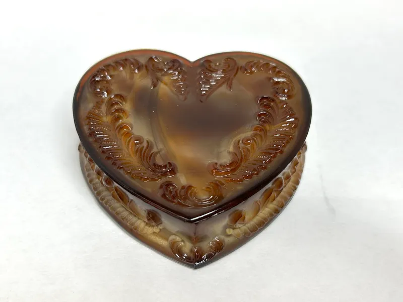 BOYD CHOCOLATE SLAG HEART BOX, 1980s from auction in BETHESDA, Ohio — image 8
