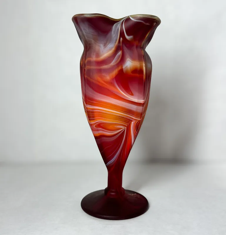 IMPERIAL GLASS RED SLAG VASE, MID-20TH CENTURY from auction in BETHESDA, Ohio — image 6