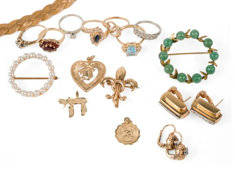 Vintage Gold Jewelry from auction in Bloomfield, New Jersey — image 39