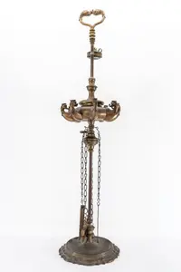 A LARGE BRASS OIL LAMP. India, early 20th century.