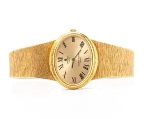 AN 18K GOLD LADIES WATCH BY UNIVERSAL GENEVE