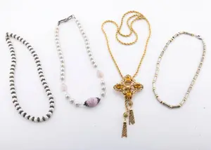 A GROUP OF SILVER, GOLD FILLED AND OTHER JEWELRY
