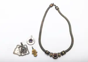 A GROUP OF STERLING SILVER ISRAELI JEWELRY.