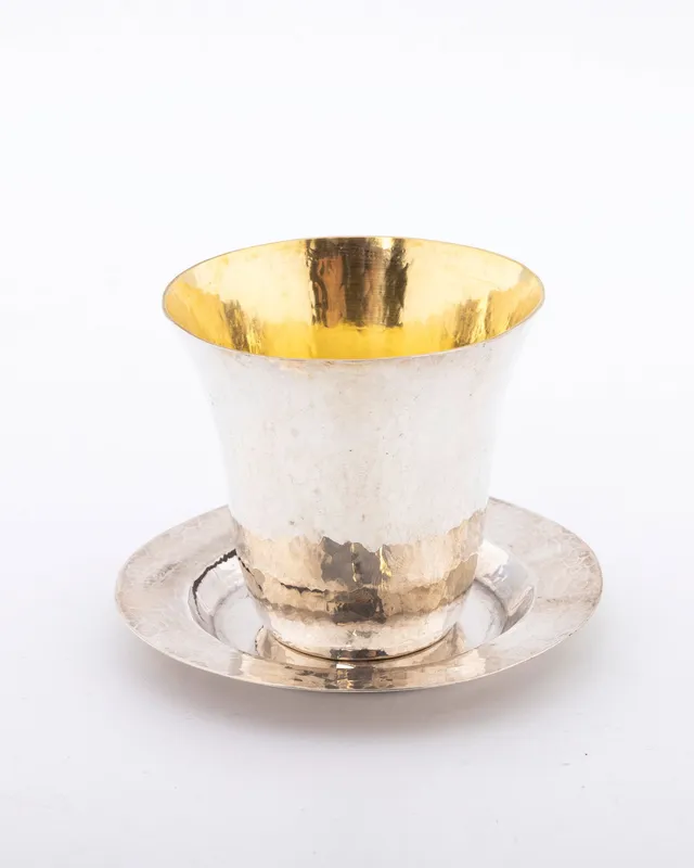 A STERLING SILVER KIDDUSH CUP AND UNDERPLATE BY DOVID COHEN. Israel, modern. from auction in woodmere, New York — image 6