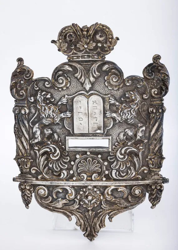 A SILVER TORAH SHIELD. Vienna, c. 1920 from auction in woodmere, New York — image 21