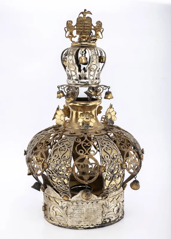 A MONUMENTAL STERLING SILVER TORAH CROWN. American, c. 1935 from auction in woodmere, New York — image 32