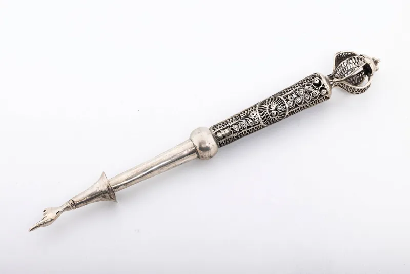 ANTIQUE STERLING SILVER TORAH POINTER. United States, c. 1920. from auction in woodmere, New York — image 38