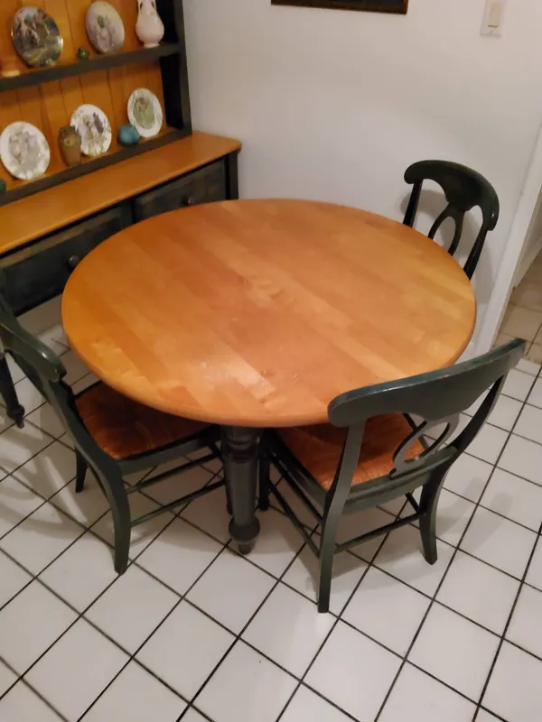 Round Wooden Dining Table with 3 Chairs from auction in Covington, Louisiana — image 7