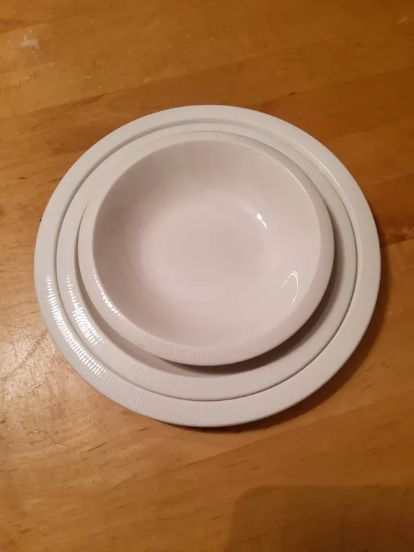 Franciscan White Sculpted Dinnerware Set from auction in Covington, Louisiana — image 25