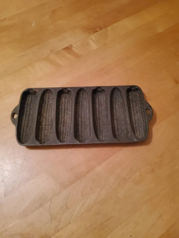 Wagner Ware Cast Iron Cornbread Pan from auction in Covington, Louisiana — image 29