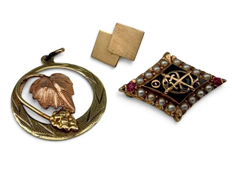 Grouping of Gold Jewelry from auction in Scotts Valley, California — image 23