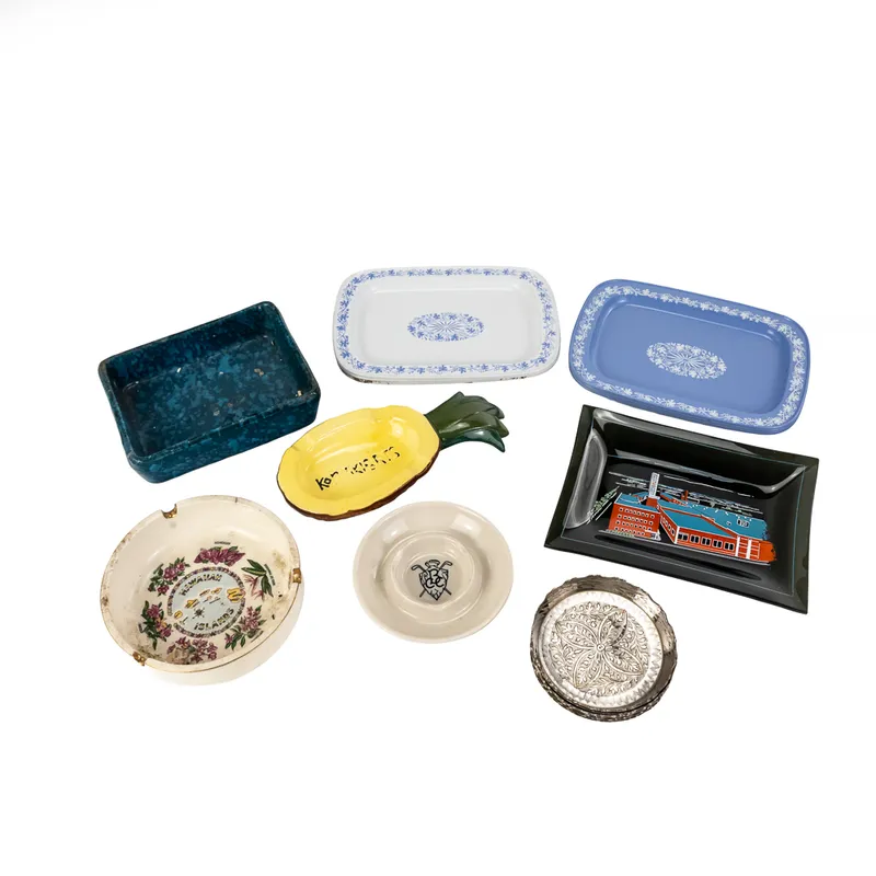 Box Lot Vintage Ashtrays, Coasters, Trays from auction in Union, Illinois — image 39