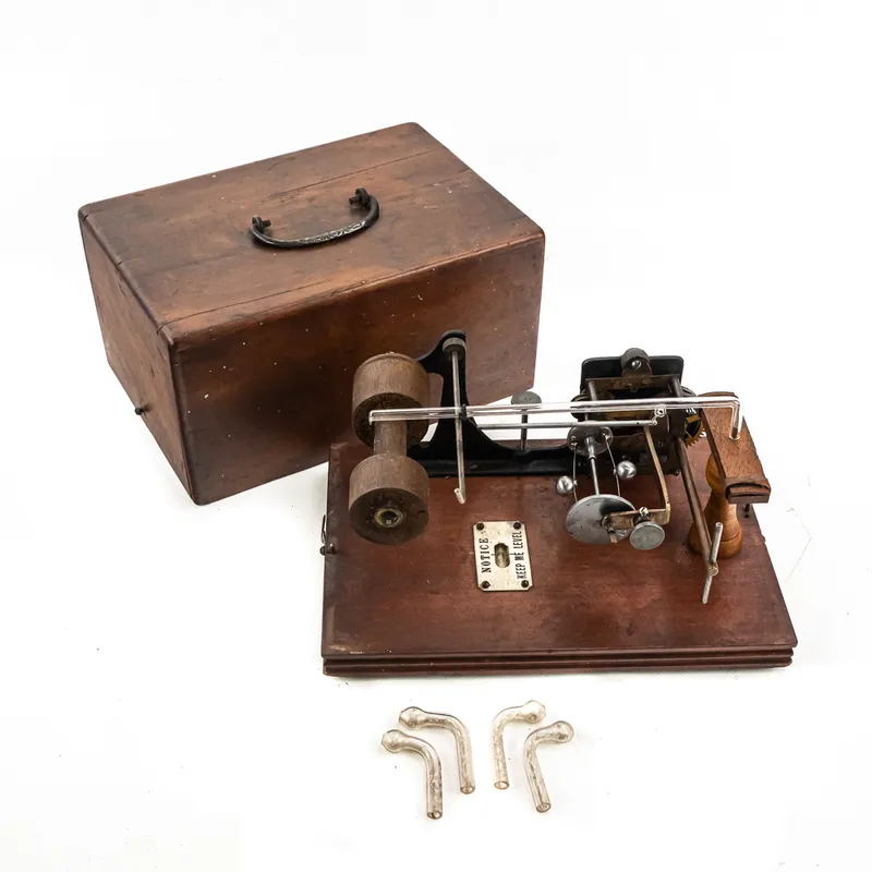 Amet Metaphone Cylinder Phonograph from auction in Union, Illinois — image 42