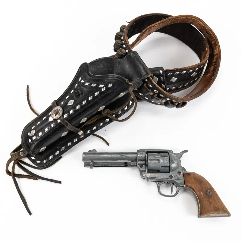 Hondo Single Gun 44" Western Rig with 1x Prop Gun from auction in Union, Illinois — image 14