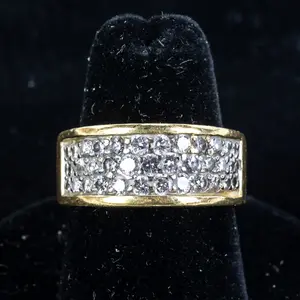 Ladies 18k Yellow Gold Pave Diamond Wedding Band