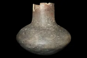 5 3/4" Tall x 6" Wide Mississippian Water Bottle, Illinois