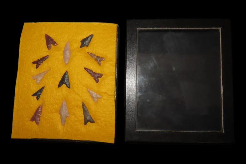 5" x 6" Riker Frame with 13 Neolithic Arrowheads, Seira Desert, Northern Africa, Reported 5,000 Years Old from auction in Quincy, Illinois — image 2